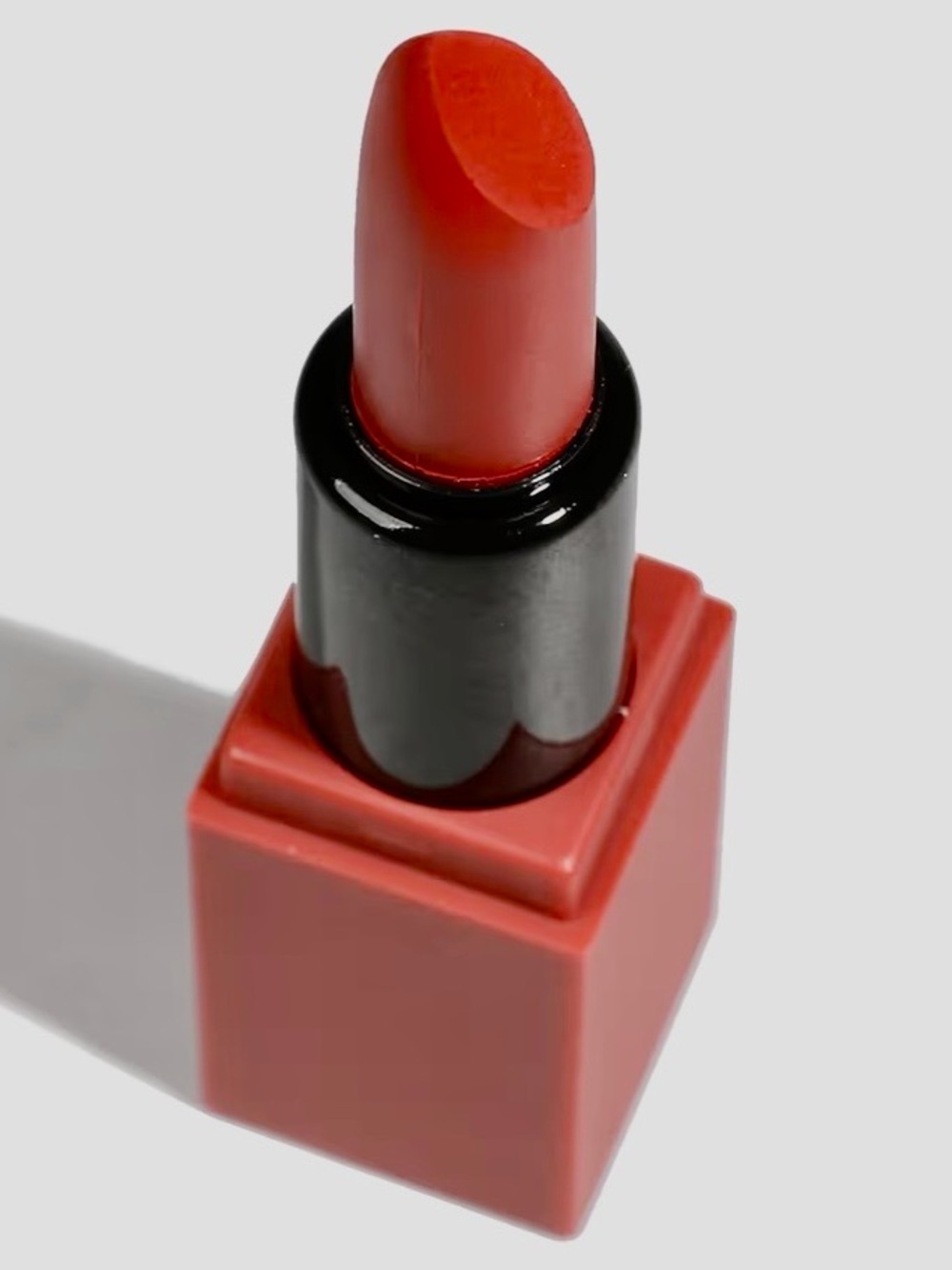 Red Matte Velvet Lipstick in Res Square Tube New